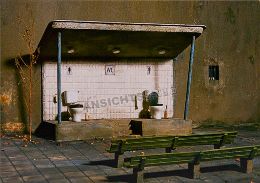 Postkarte "Frank Kunert - Öffentliche Toilette"